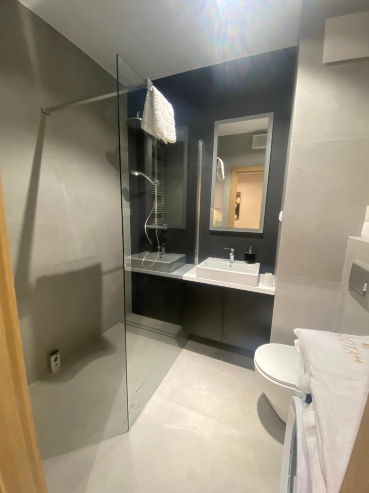 Wiktoryn 6 Piekne Nowe Apartamenty Z Duzymi Balkonami Warschau Buitenkant foto